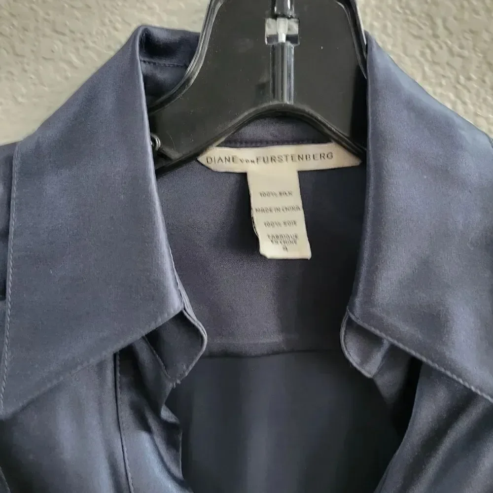 DIANE VON FURSTENBERG Midnight Blue Ruffle Silk Button Down Blouse size 4 S